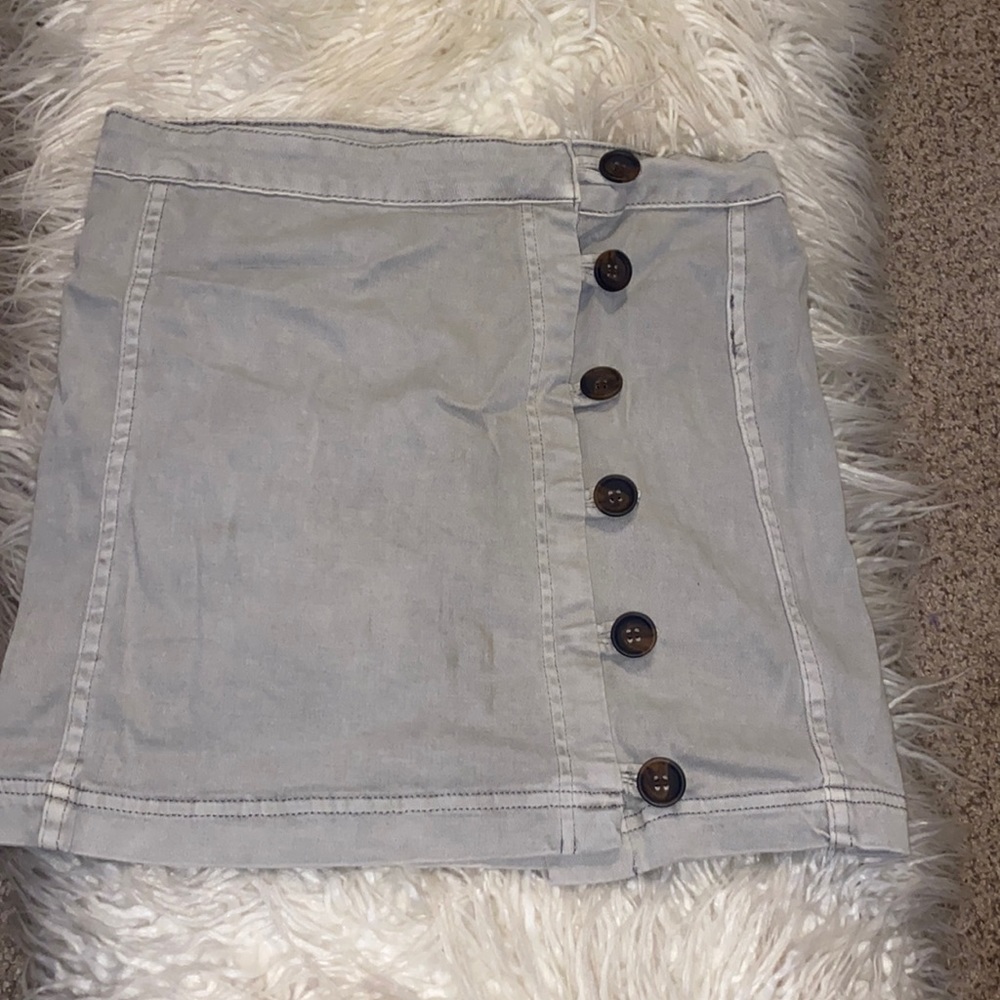 Skirt with buttons
